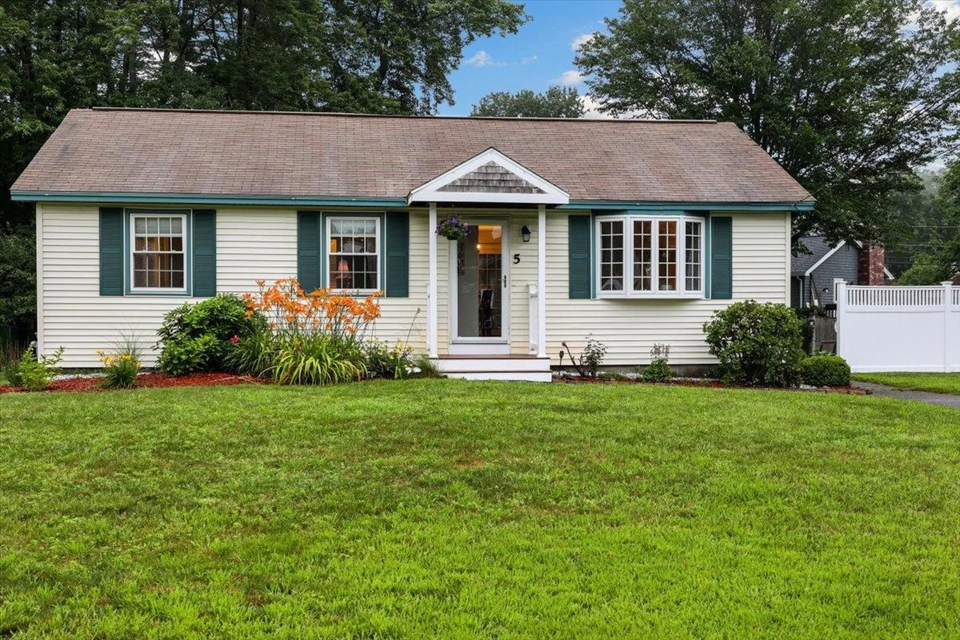 5 Jill Drive Nashua NH 03062