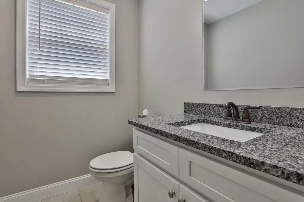 7 Horizon Drive Londonderry NH 03053