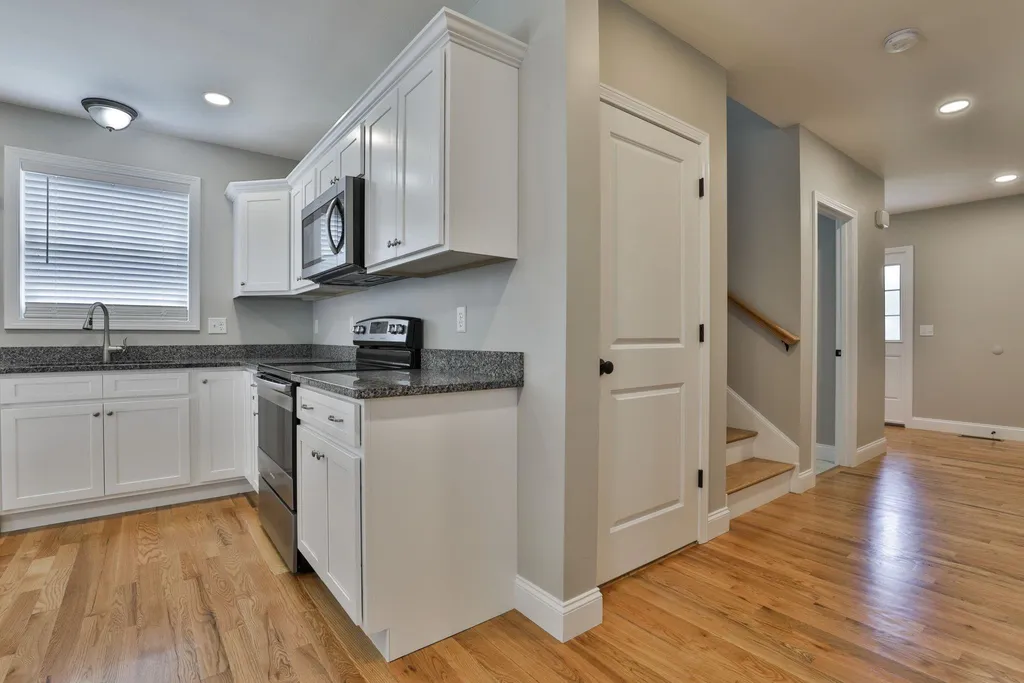 7 Horizon Drive Londonderry NH 03053