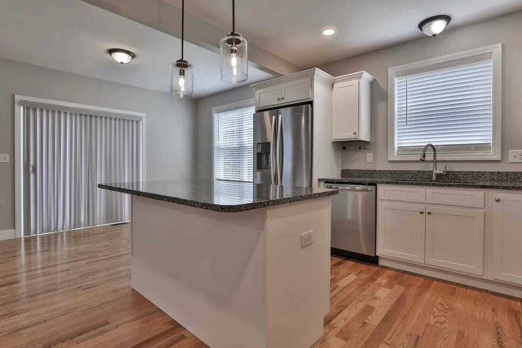 7 Horizon Drive Londonderry NH 03053