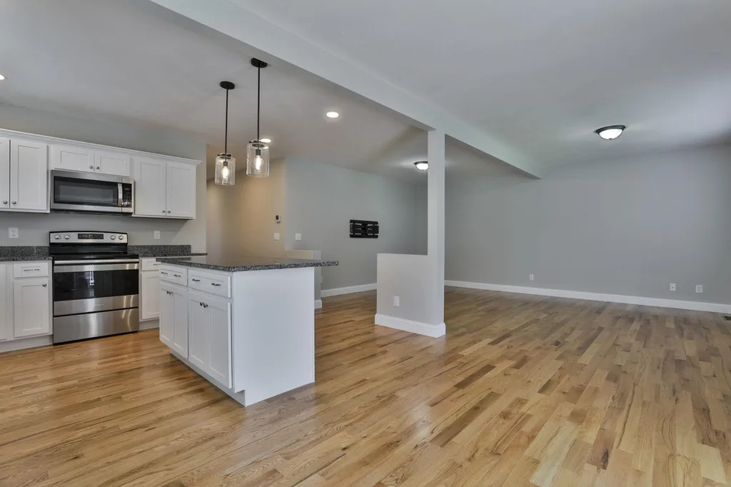 7 Horizon Drive Londonderry NH 03053