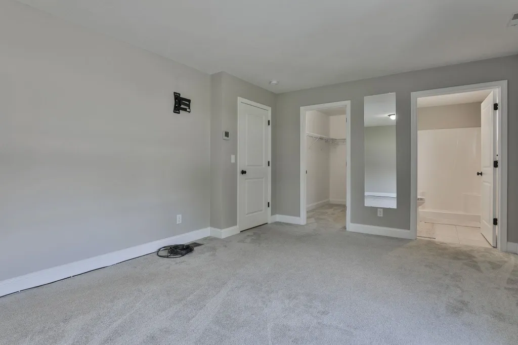 7 Horizon Drive Londonderry NH 03053