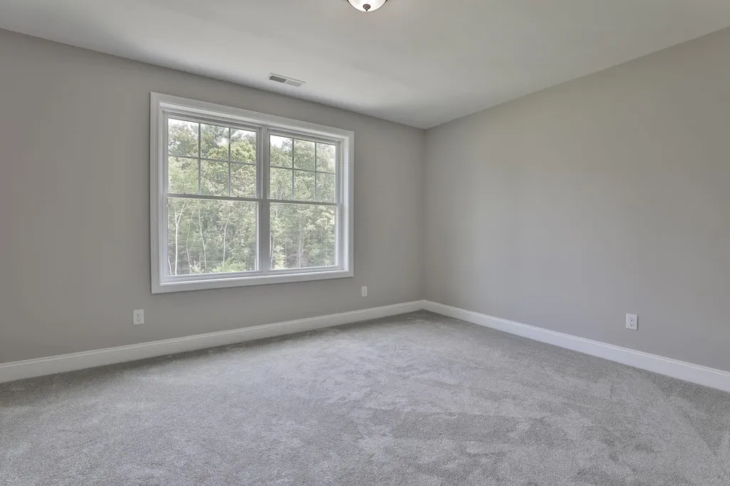 7 Horizon Drive Londonderry NH 03053