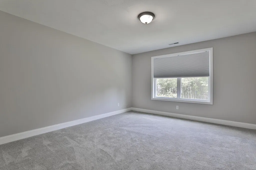 7 Horizon Drive Londonderry NH 03053