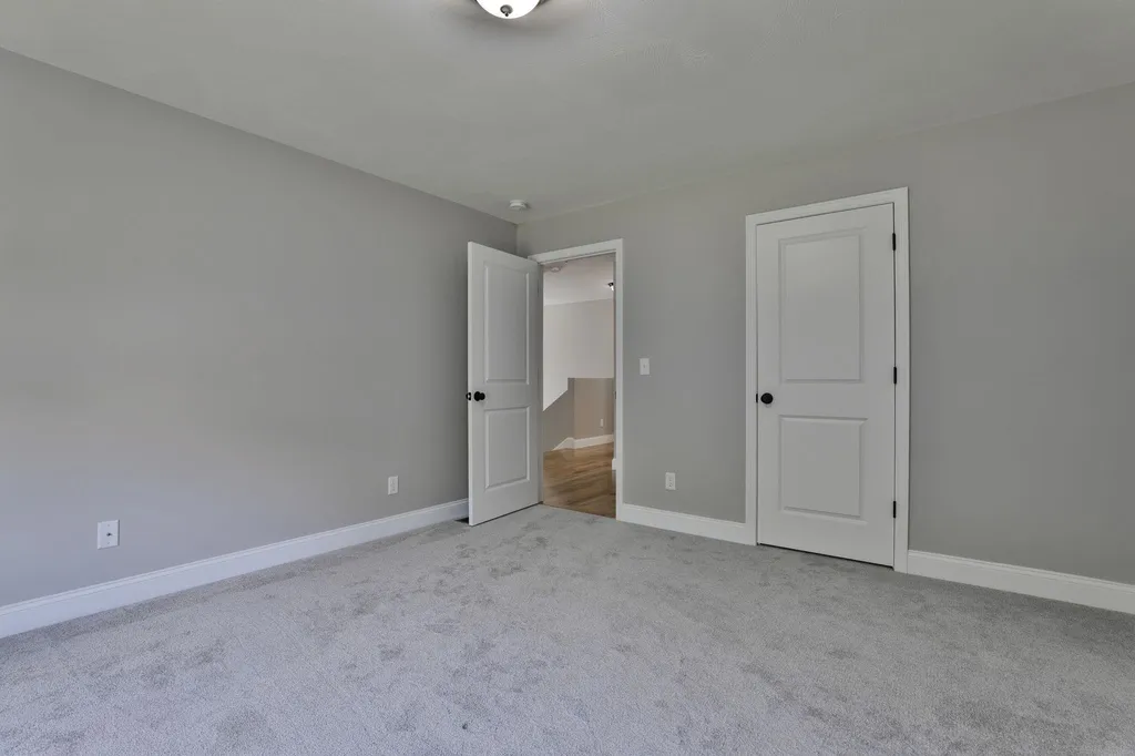 7 Horizon Drive Londonderry NH 03053