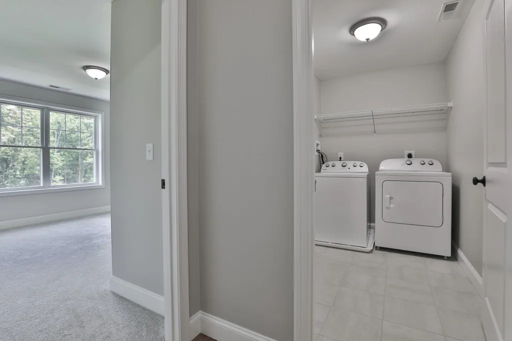 7 Horizon Drive Londonderry NH 03053