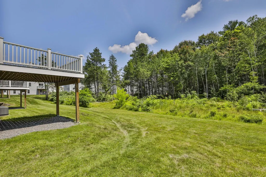 7 Horizon Drive Londonderry NH 03053