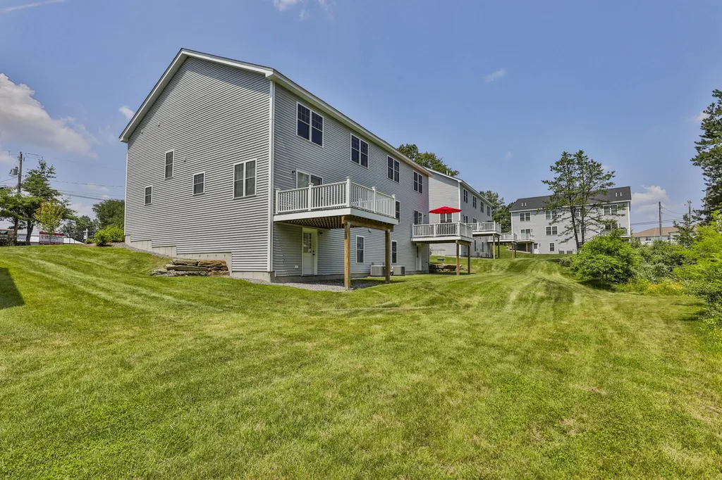7 Horizon Drive Londonderry NH 03053