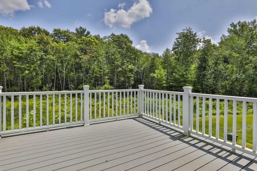 7 Horizon Drive Londonderry NH 03053