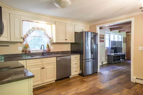 9 Elwood Road Derry NH 03038