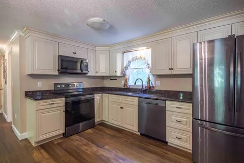 9 Elwood Road Derry NH 03038