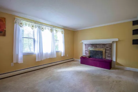 9 Elwood Road Derry NH 03038