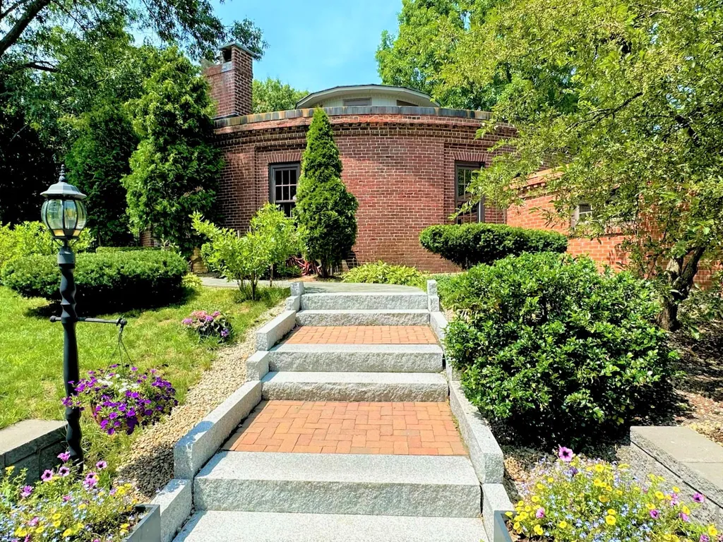 16 Birchwood Place Dover NH 03820