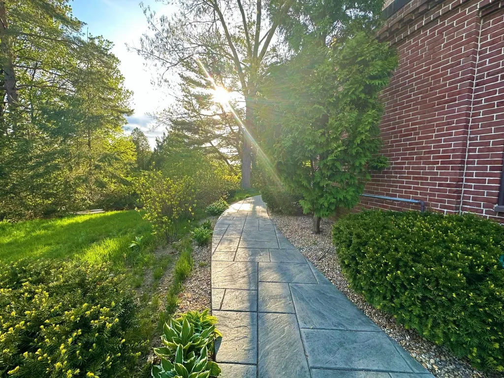 16 Birchwood Place Dover NH 03820