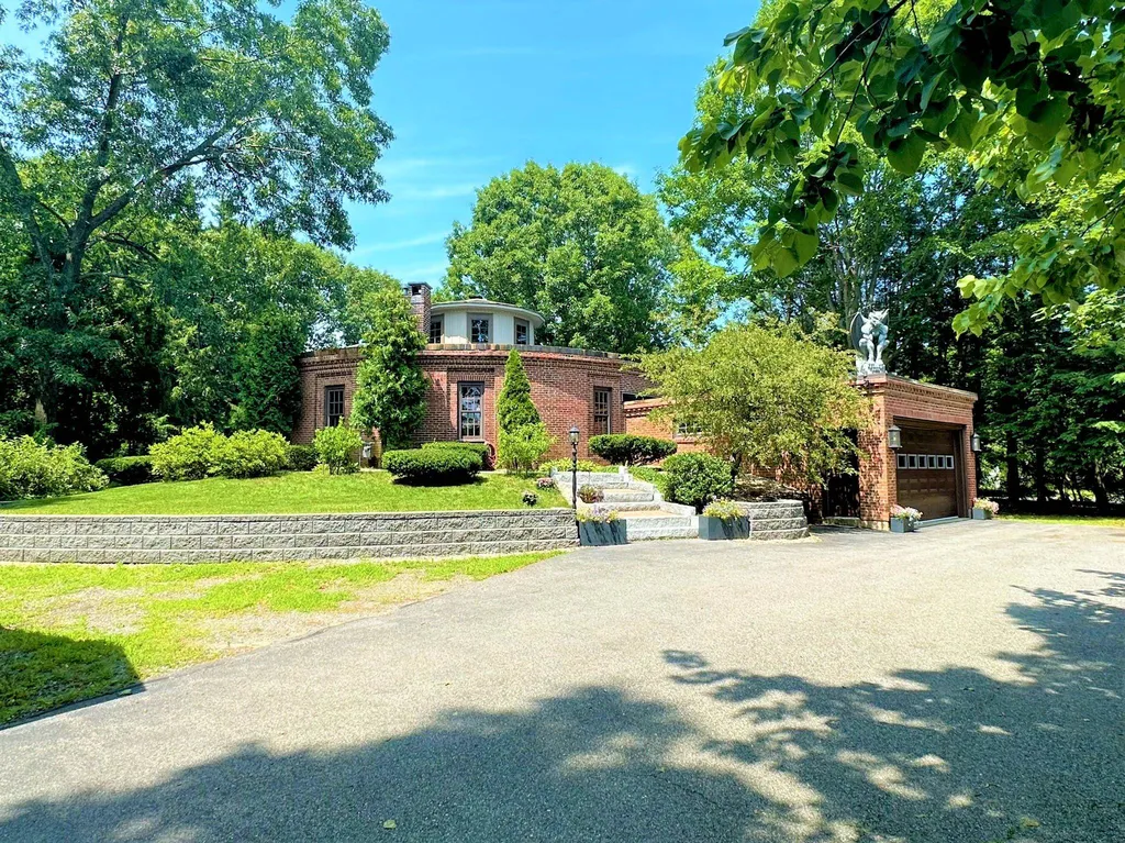 16 Birchwood Place Dover NH 03820