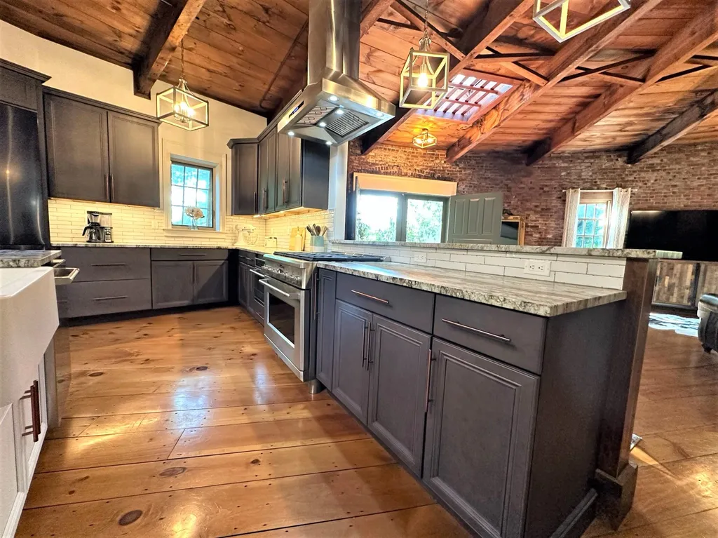 16 Birchwood Place Dover NH 03820