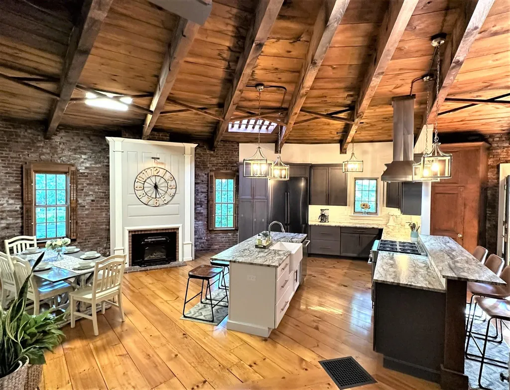 16 Birchwood Place Dover NH 03820