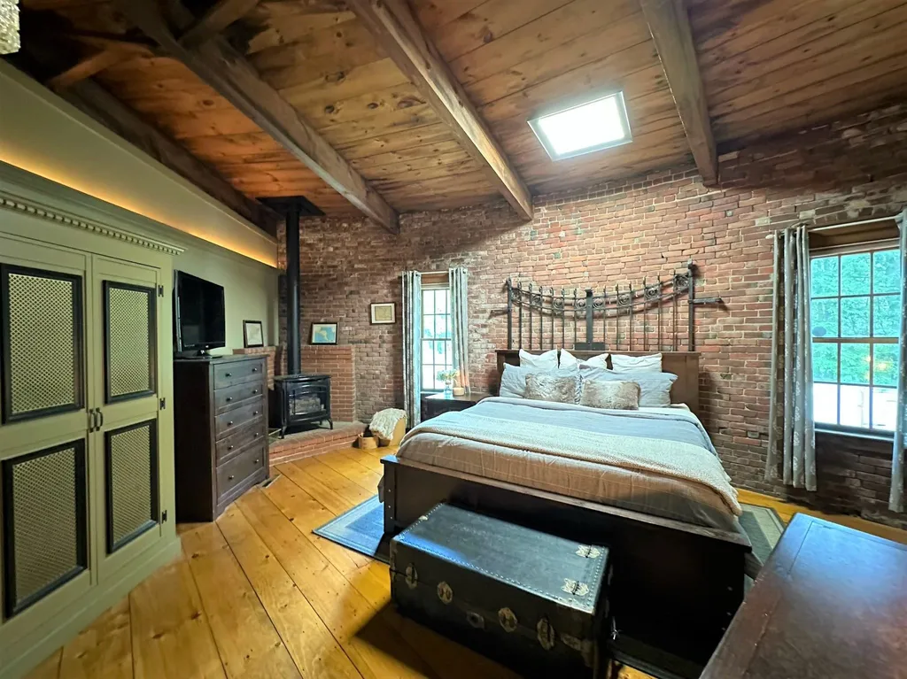 16 Birchwood Place Dover NH 03820