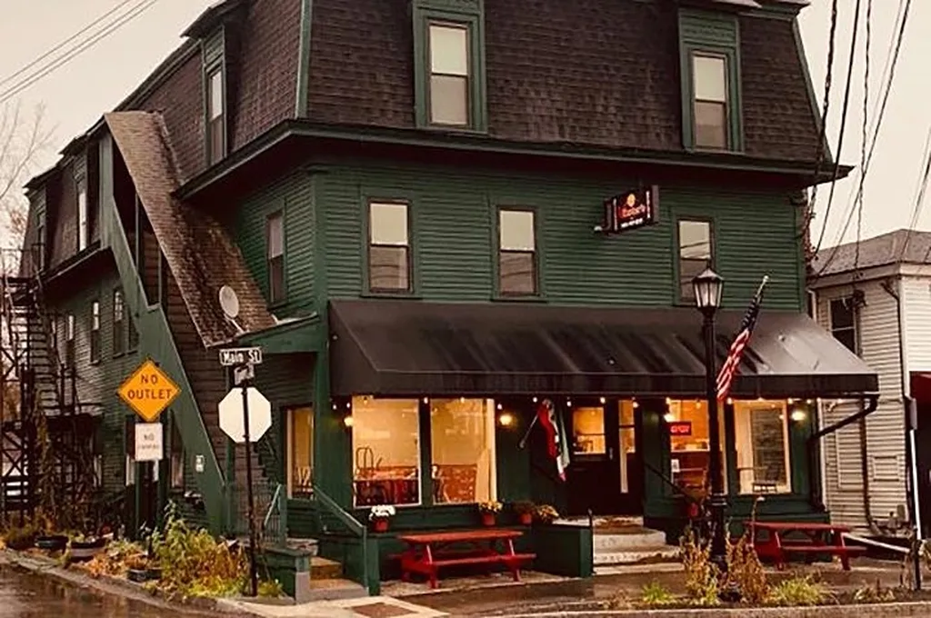23 Main Street Goffstown NH 03045