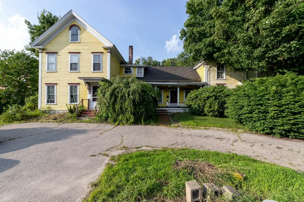 9 S Mast Street Goffstown NH 03045