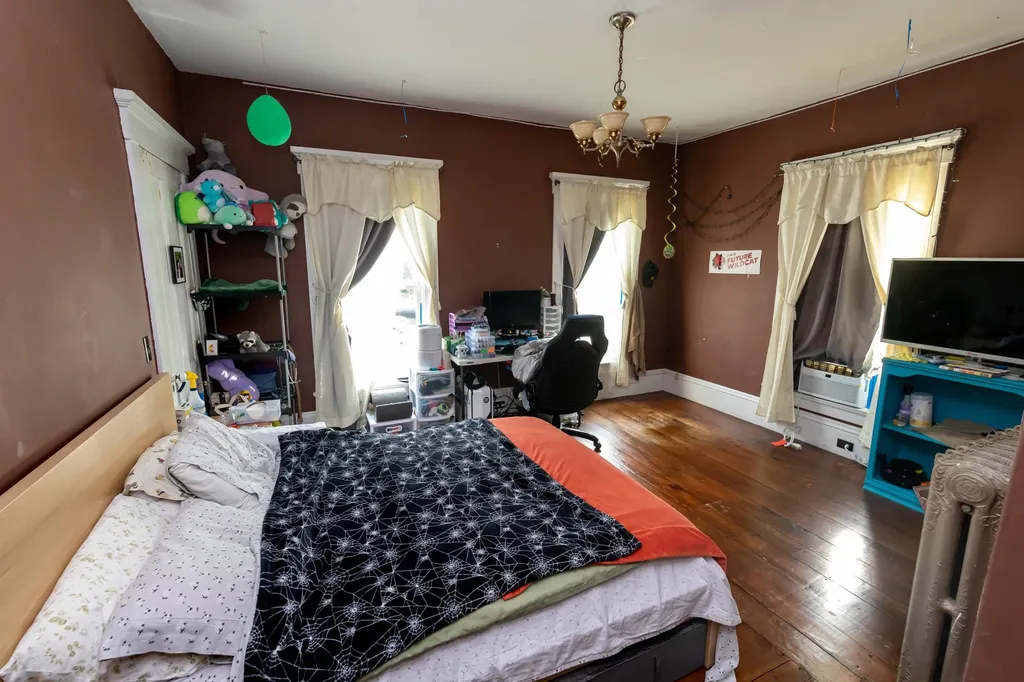 9 S Mast Street Goffstown NH 03045