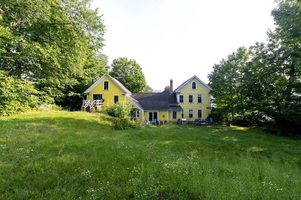 9 S Mast Street Goffstown NH 03045