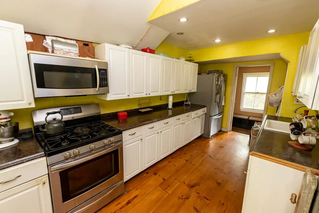 9 S Mast Street Goffstown NH 03045