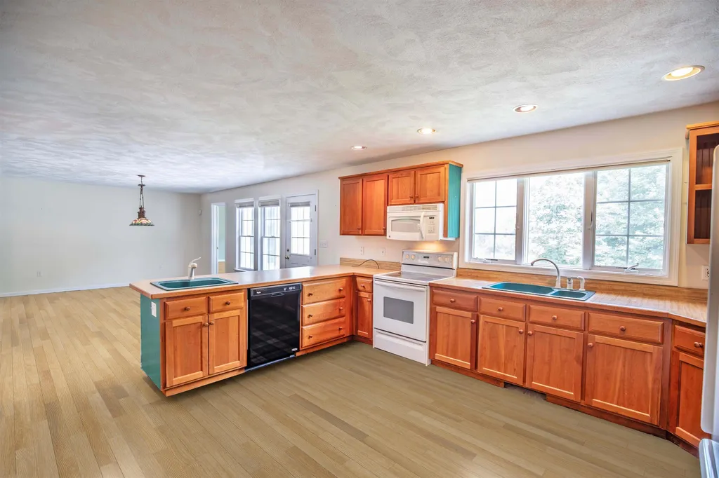 93 Brady Avenue Salem NH 03079