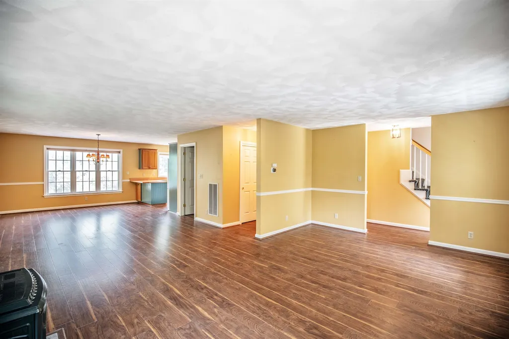 93 Brady Avenue Salem NH 03079