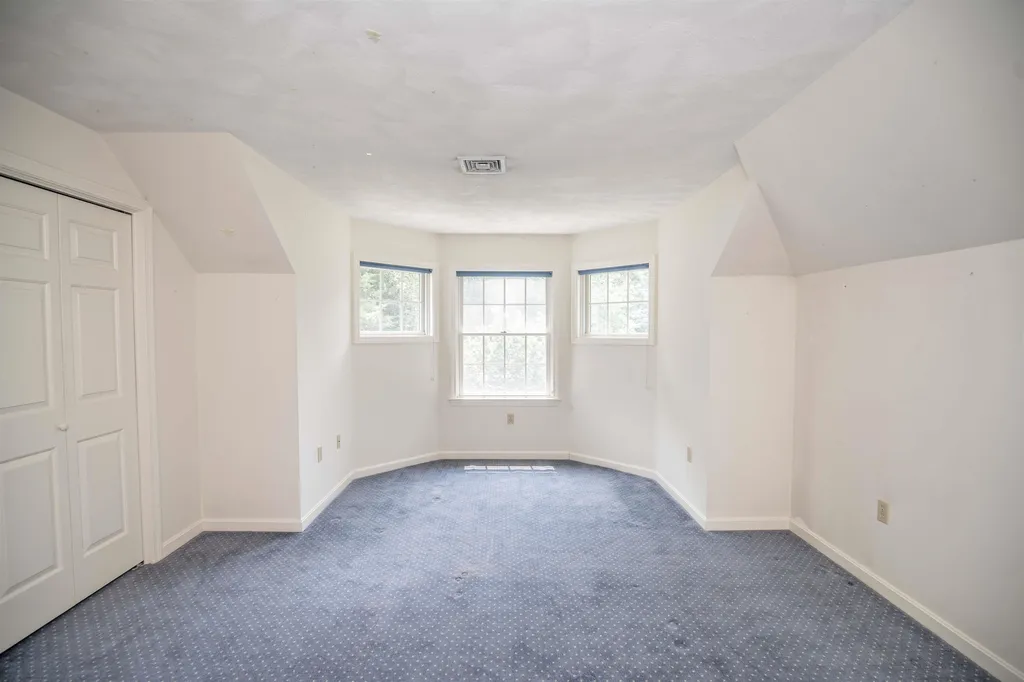 93 Brady Avenue Salem NH 03079