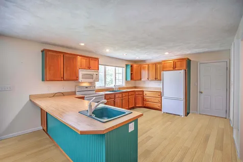93 Brady Avenue Salem NH 03079