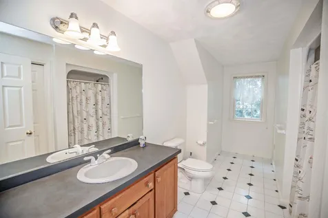 93 Brady Avenue Salem NH 03079