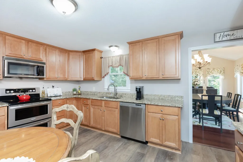 36 Berry Road Derry NH 03038