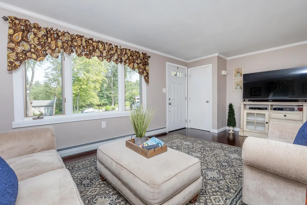 36 Berry Road Derry NH 03038