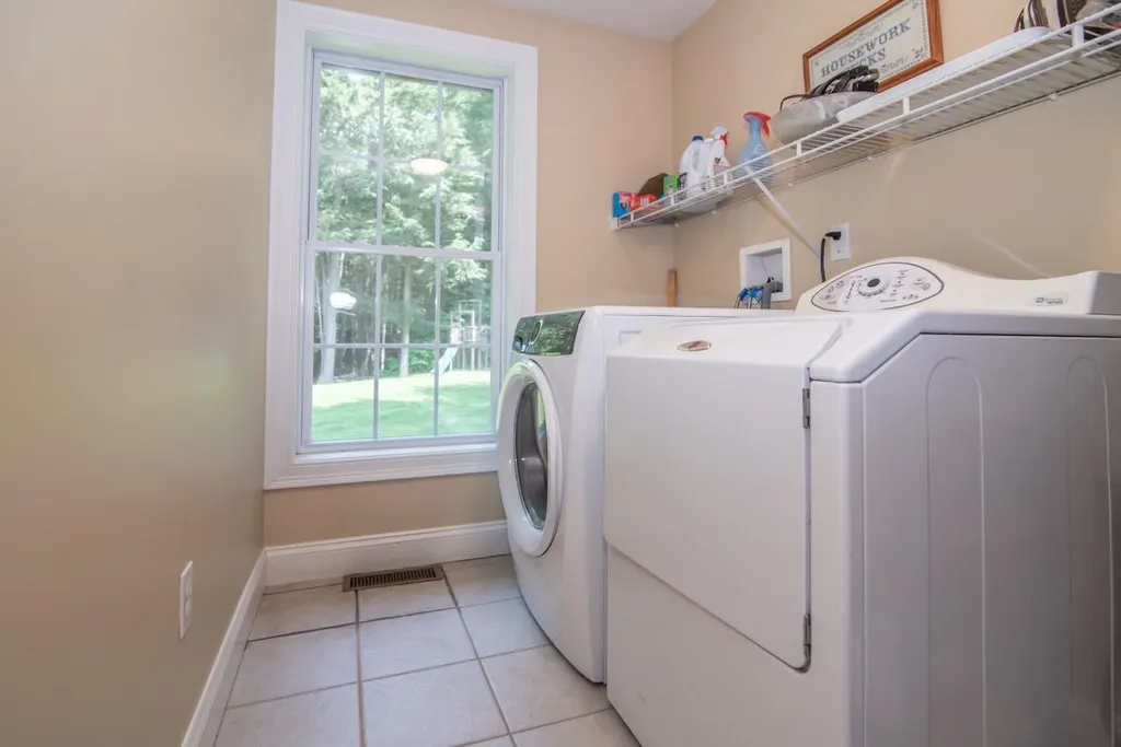 76 Mcintosh Road Danville NH 03819