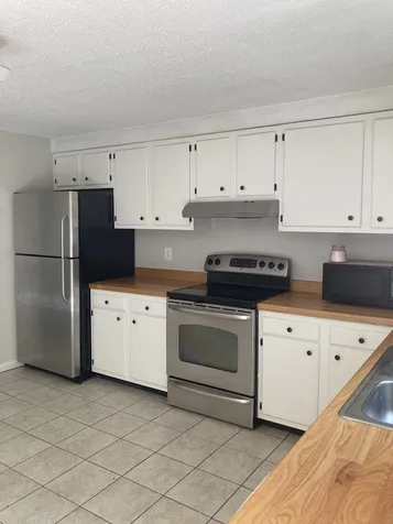 16 Elwood Road Derry NH 03038