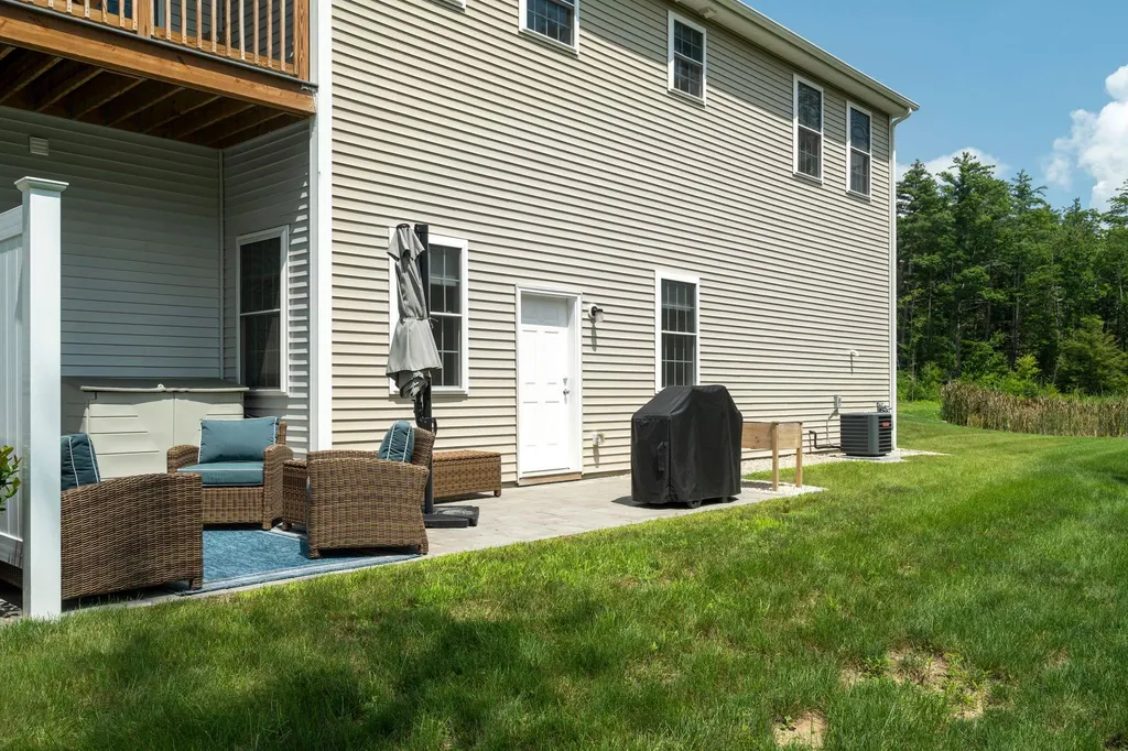 29 Cypress Circle Exeter NH 03833