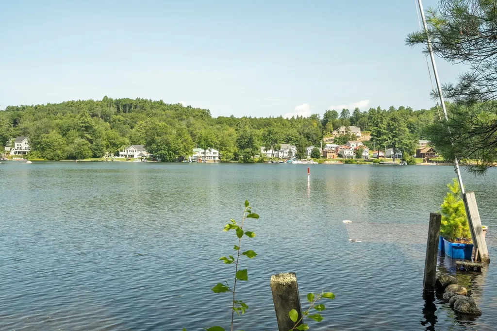 19 Chestnut Street Belmont NH 03220