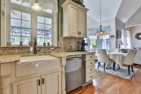 10 Wild Rose Drive Nashua NH 03063