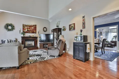 10 Wild Rose Drive Nashua NH 03063