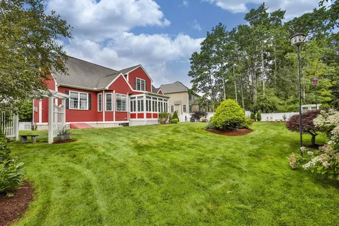 10 Wild Rose Drive Nashua NH 03063