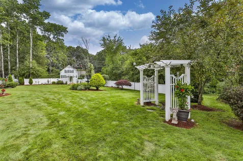 10 Wild Rose Drive Nashua NH 03063