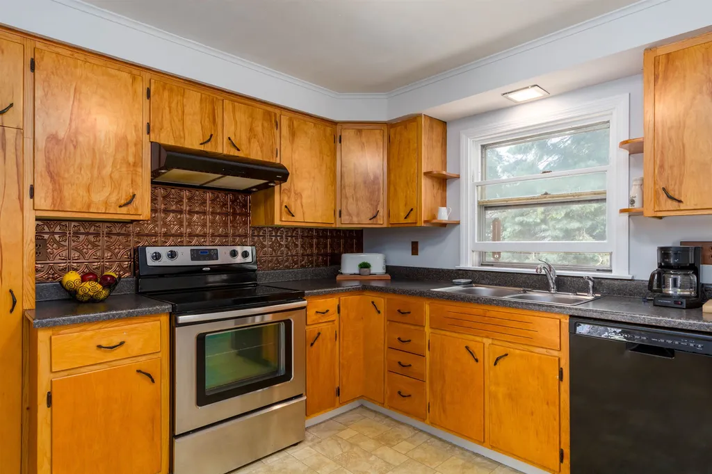 9 Cranwell Avenue South Burlington VT 05403