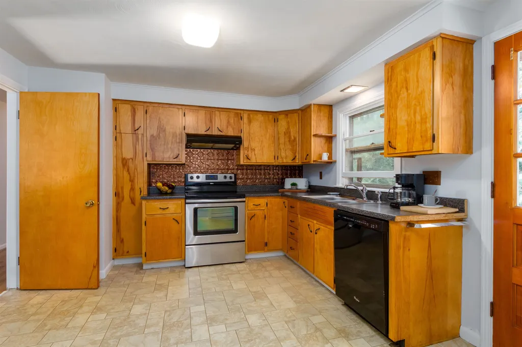 9 Cranwell Avenue South Burlington VT 05403
