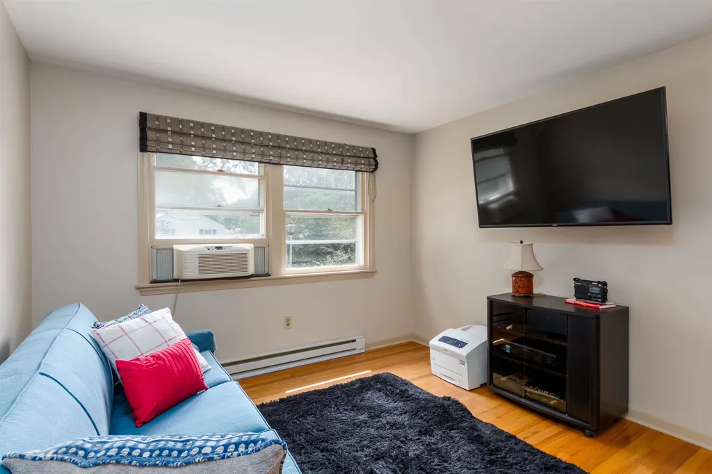9 Cranwell Avenue South Burlington VT 05403
