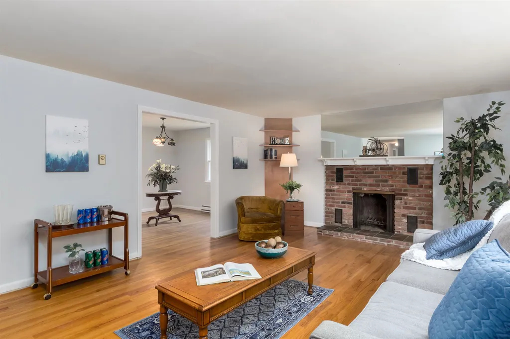 9 Cranwell Avenue South Burlington VT 05403