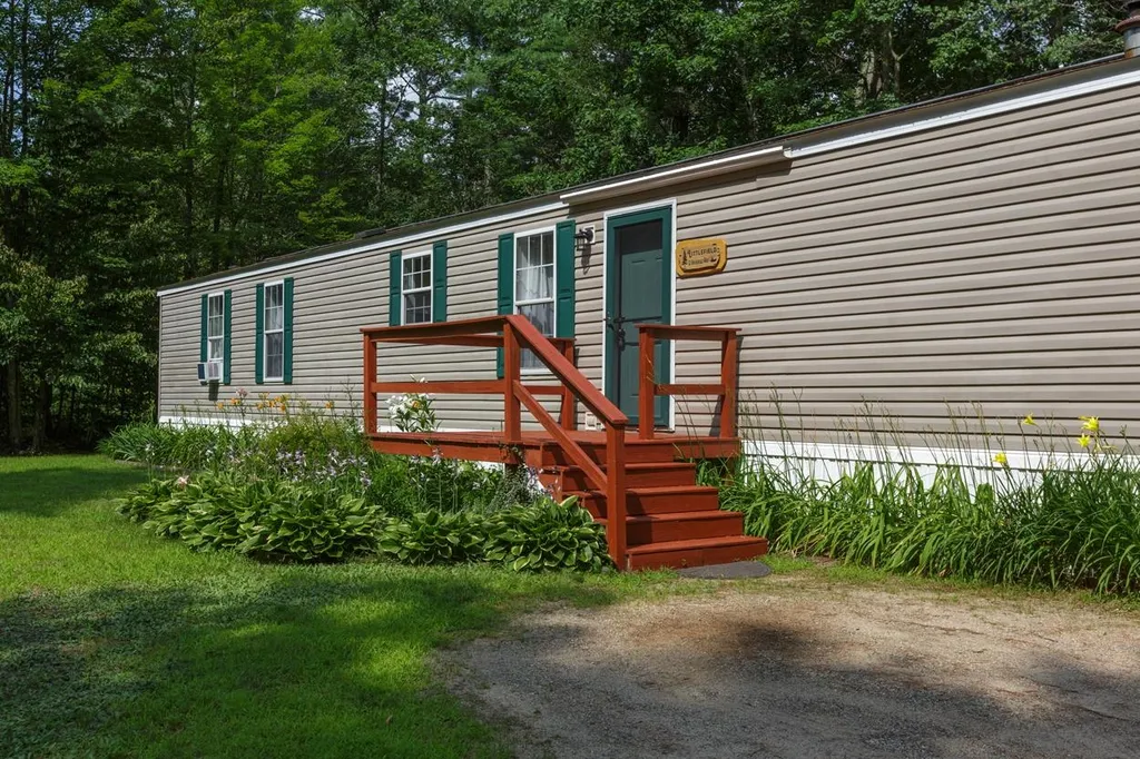 12 Bookholz Way Tamworth NH 03886