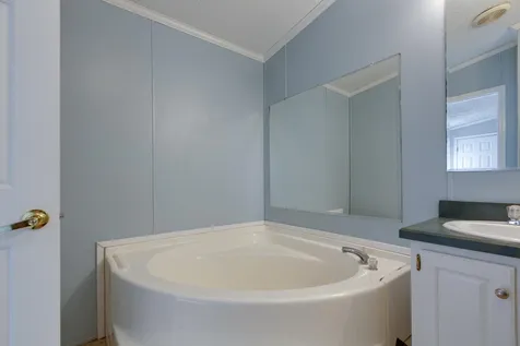 12 Bookholz Way Tamworth NH 03886