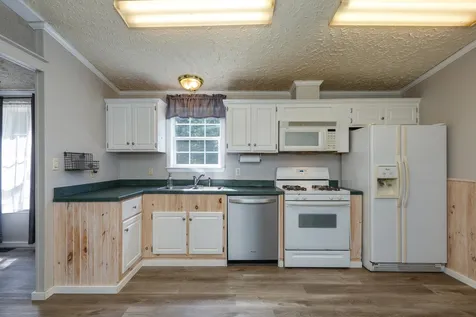 12 Bookholz Way Tamworth NH 03886