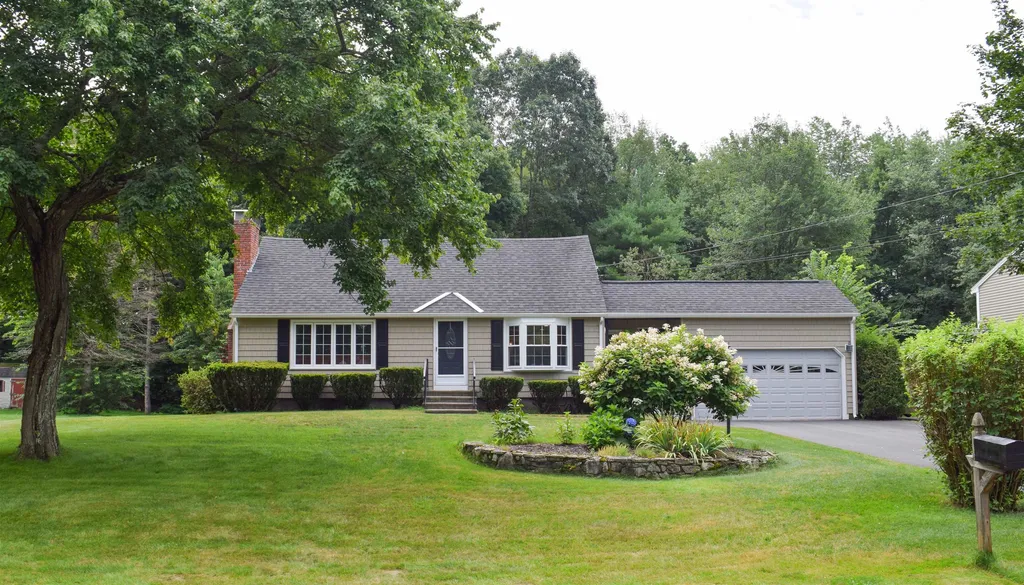 35 Ashwood Avenue Salem NH 03079